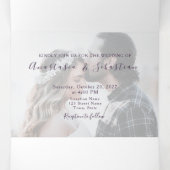 Paarse Foto Trouw Tri-Fold Uitnodiging (Binnenkant midden)