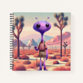 Paarse Fuzzy Alien Hiker Notitieboek (Voorkant)