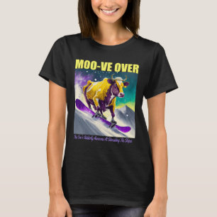 Paarse Gele Koe Snowboarding versnippert de T-shirt