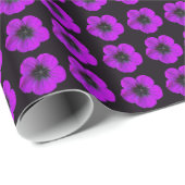 Paarse Geranium Floral Pattern op Black Cadeaupapier (Rol Hoek)
