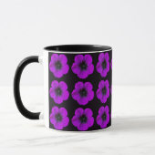 Paarse Geranium Floral Pattern op Black Mok (Links)