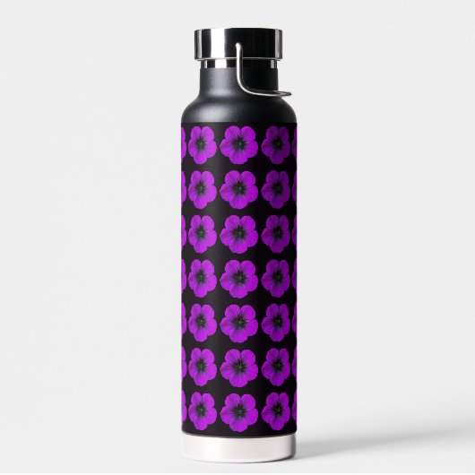 Paarse Geranium Floral Pattern op Black Waterfles (Links)