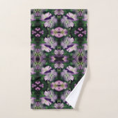 Paarse Geraniumbloemen Abstract vermenigvuldigd Bad Handdoek (Handdoek)