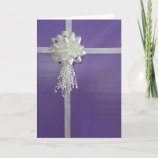 Paarse gewikkelde Gift Verjaardag Kaart
