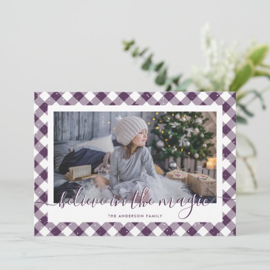 Paarse Gingham Pset gelooft in de magische foto Feestdagenkaart (Staand voorkant)