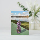 Paarse godin aan de rivier briefkaart (Staand voorkant)
