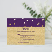 Paarse & Gouden Glanzende Confetti Stippen Chic Mo RSVP Kaartje (Staand voorkant)