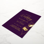 Paarse gouden tropische bladbestemming bruiloft folie uitnodiging (Gedraaid)