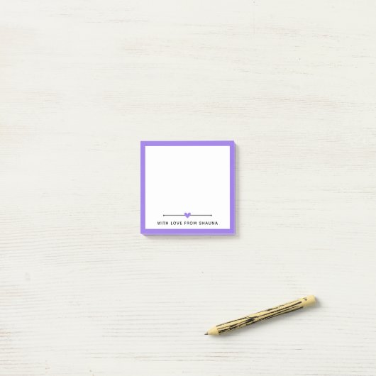 Paarse grens en hart met liefde van post-it® notes (Op bureau)