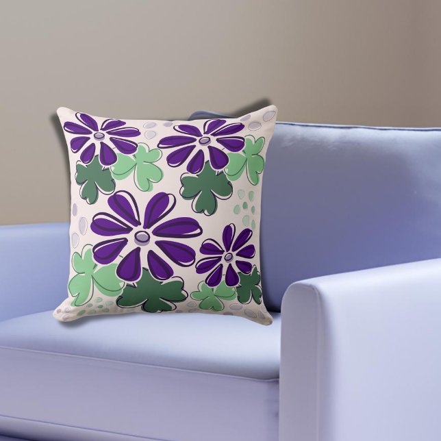 Paarse & Groene Klaver & Flower Doodle Kussen (Purple & Green Clover & Flower Doodle Throw Pillow)