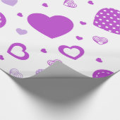 Paarse hart witte achtergrond cadeaupapier (Hoek)