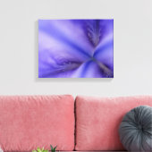 Paarse Iris Bloem Close-up Canvas Afdruk (Insitu (Woonkamer))