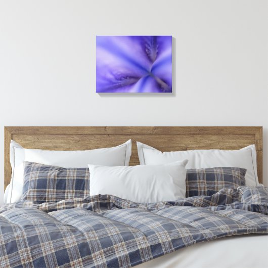Paarse Iris-ventilator Sluiten Canvas Afdruk (Insitu (Slaapkamer))