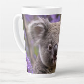 Paarse Jacaranda Koala Beer, Latte Mok (Linkerhoek)