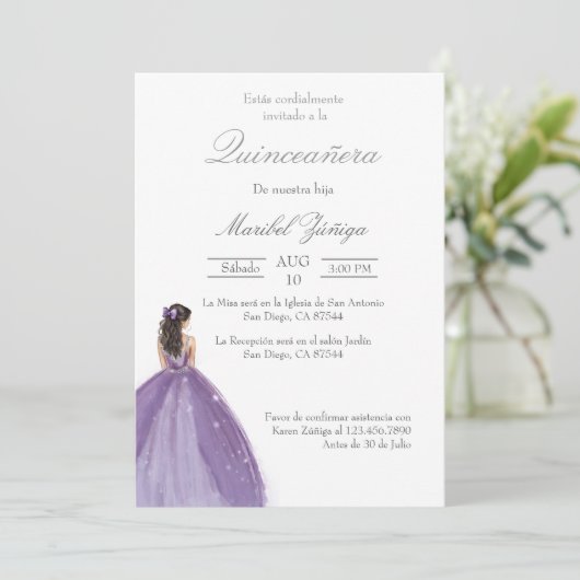 Paarse jurk Quinceanera uitnodiging (Staand voorkant)