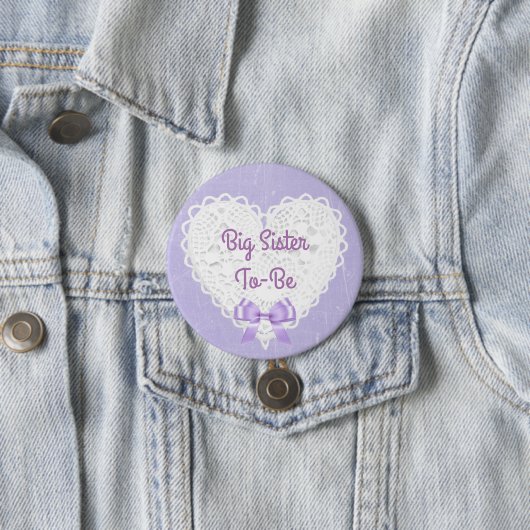 Paarse Lacy Big Sister-to-Be Baby shower Button (In situ)