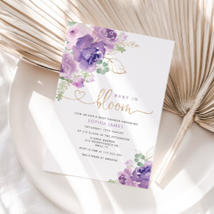 Paarse lila baby op uitnodiging van het bloom baby
