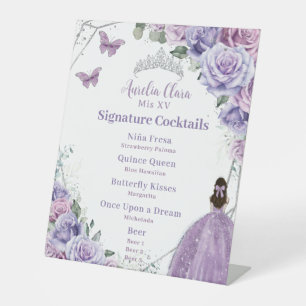 Paarse Lila Floral Quinceanera Signature Cocktail Reclamebord Met Voetstuk