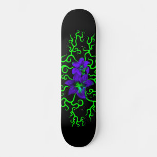 Paarse Lily Flower op zwart Skateboard