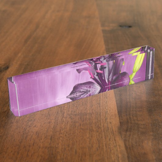 Paarse Lily met Waterfall Naambordje (Zijkant)