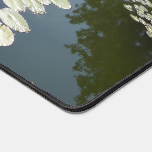 Paarse Lotus Bloemen in Pond Desk Mat (Hoek)