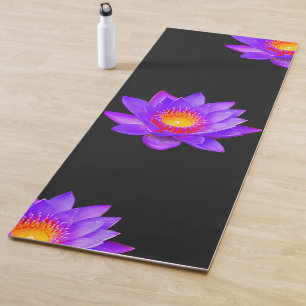 Paarse Lotusbloemen op Zwarte Yogamat