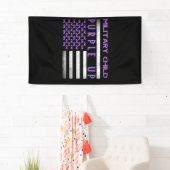 Paarse maand van Kinder bewustwording van militair Spandoek (Insitu)