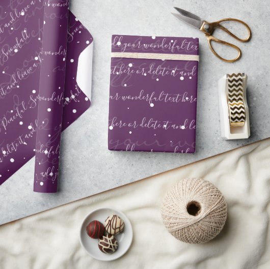 Paarse minimalistische aangepaste tekstsneeuwval cadeaupapier (Crafts)