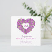 Paarse monogram tulp hart verkleinde trouw- aankondiging (Staand voorkant)