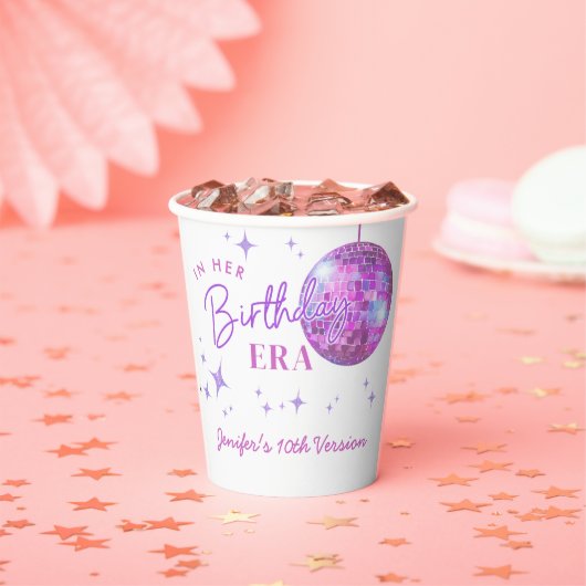 Paarse muziek in mijn verjaardagstijd papieren bekers (Insitu)