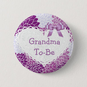 Paarse oma om Baby shower Button te zijn