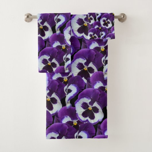 Paarse Pansy Bouquet Bad Handdoek (Insitu)