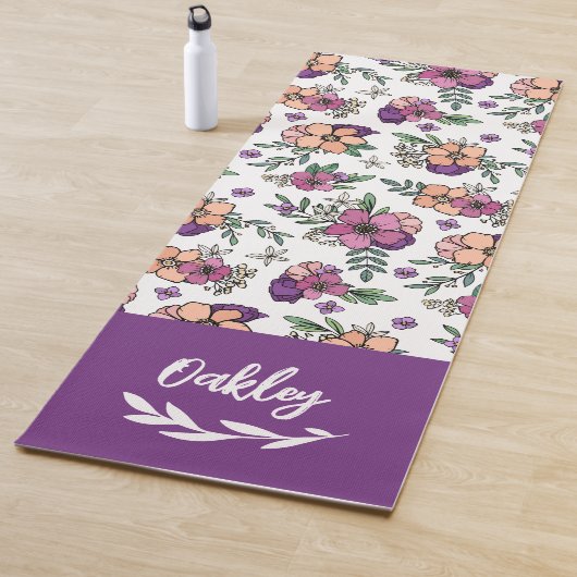 Paarse Perzik Bloemen Naam in Penseel Script Yogamat (In situ)