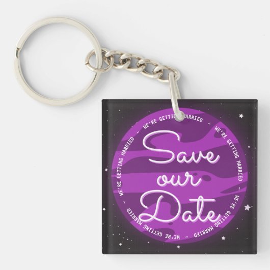 Paarse planet ruimte die onze datum leek te sparen sleutelhanger (Voorkant)