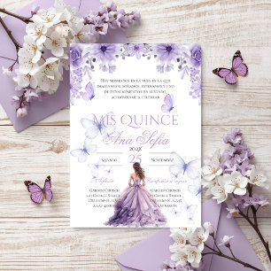 Paarse quinceañera uitnodiging met vlinders