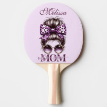 Paarse rommelige Bun Mama Vrouw Baas