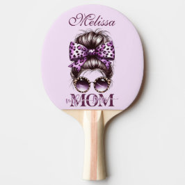 Paarse rommelige Bun Mama Vrouw Baas Tafeltennisbatje