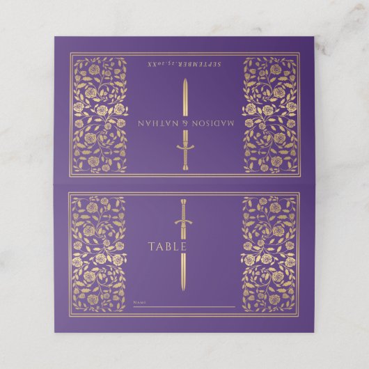 Paarse Royal Medieval Sword Weddenschap Place Card (Buitenkant ongevouwen)