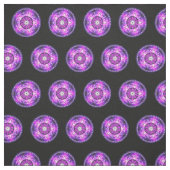 Paarse roze Mandala Design op zwarte achtergrond Stof (Swatch)