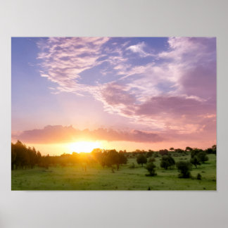 Paarse Roze Zonsondergang Over Groen Veld - Dromer Poster