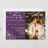 Paarse rustieke houten string verlichting bruiloft kaart (Voorkant)