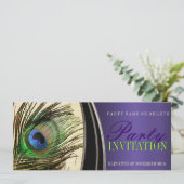 Paarse Satijn Stijlvolle Pauw Veer Uitnodigingen (Staand voorkant)