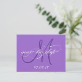 Paarse Save the Date Monogram Briefkaart (Staand voorkant)