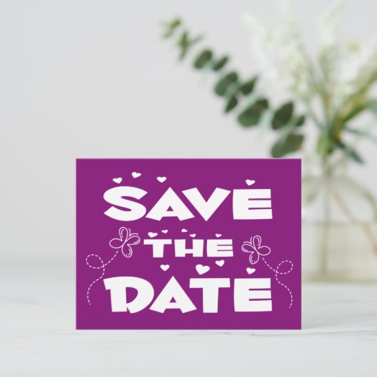 Paarse save the date vlinders en harten bruiloft aankondigingskaart (Staand voorkant)
