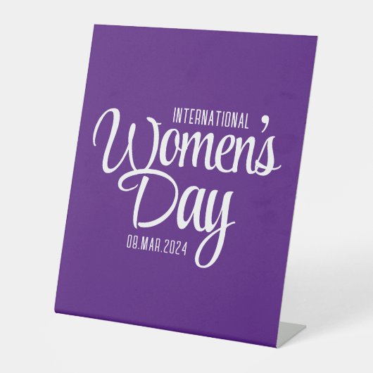 Paarse Script Internationale Vrouwendag 8 maart Reclamebord Met Voetstuk (Voorkant)
