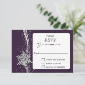 paarse Silver Snowflakes Winter bruiloft RSVP (Staand voorkant)