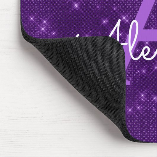 Paarse Sparkle Modern Monogram Naam Mousepad Muismat (Hoek)