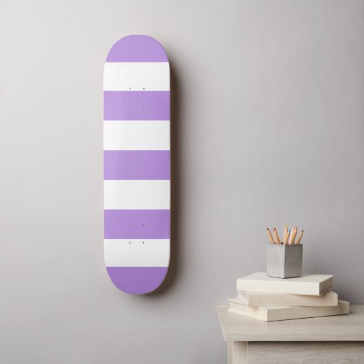 Paarse strepen, witte strepen, gestreept skateboard (Muurkunst)