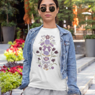 Paarse strikken en bloemen t-shirt