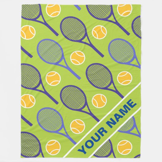 🎾 Paarse tennisrackets op groen, aangepaste naam Fleece Deken (Voorkant)